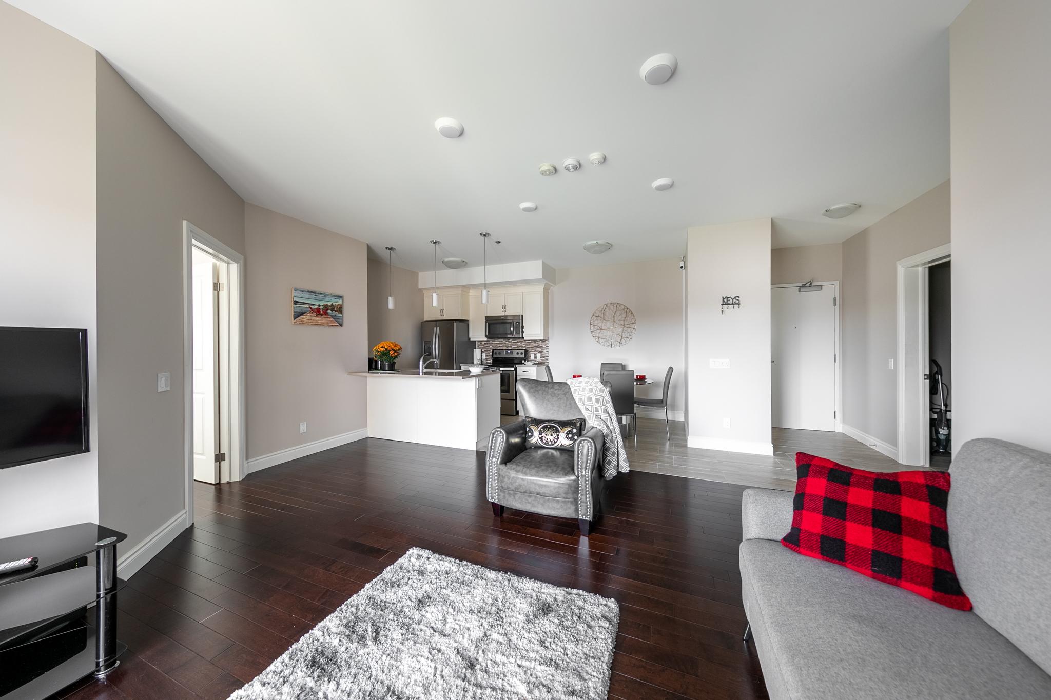 8475 Wyandotte St E thumbnail 2