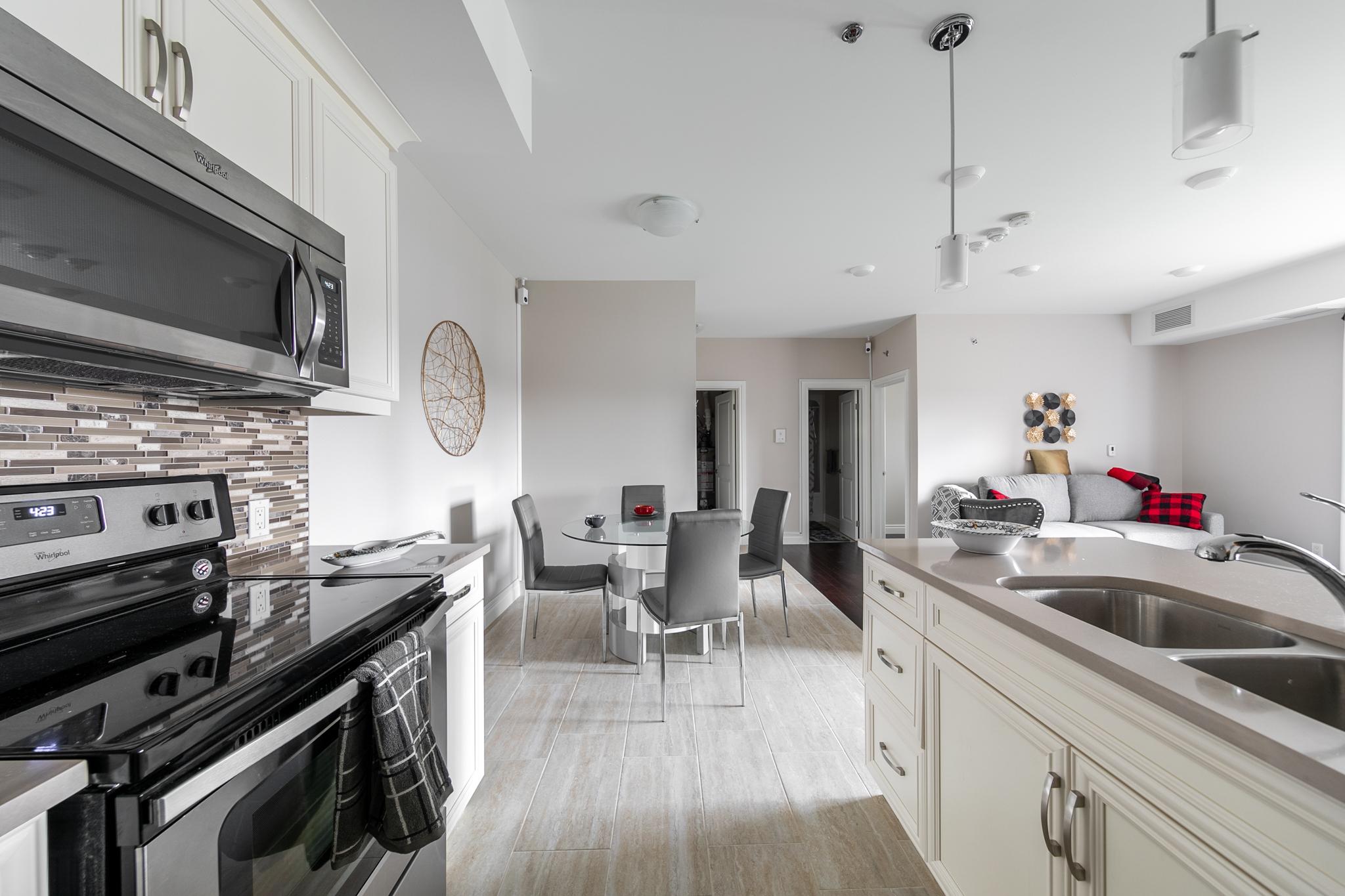 8475 Wyandotte St E thumbnail 3